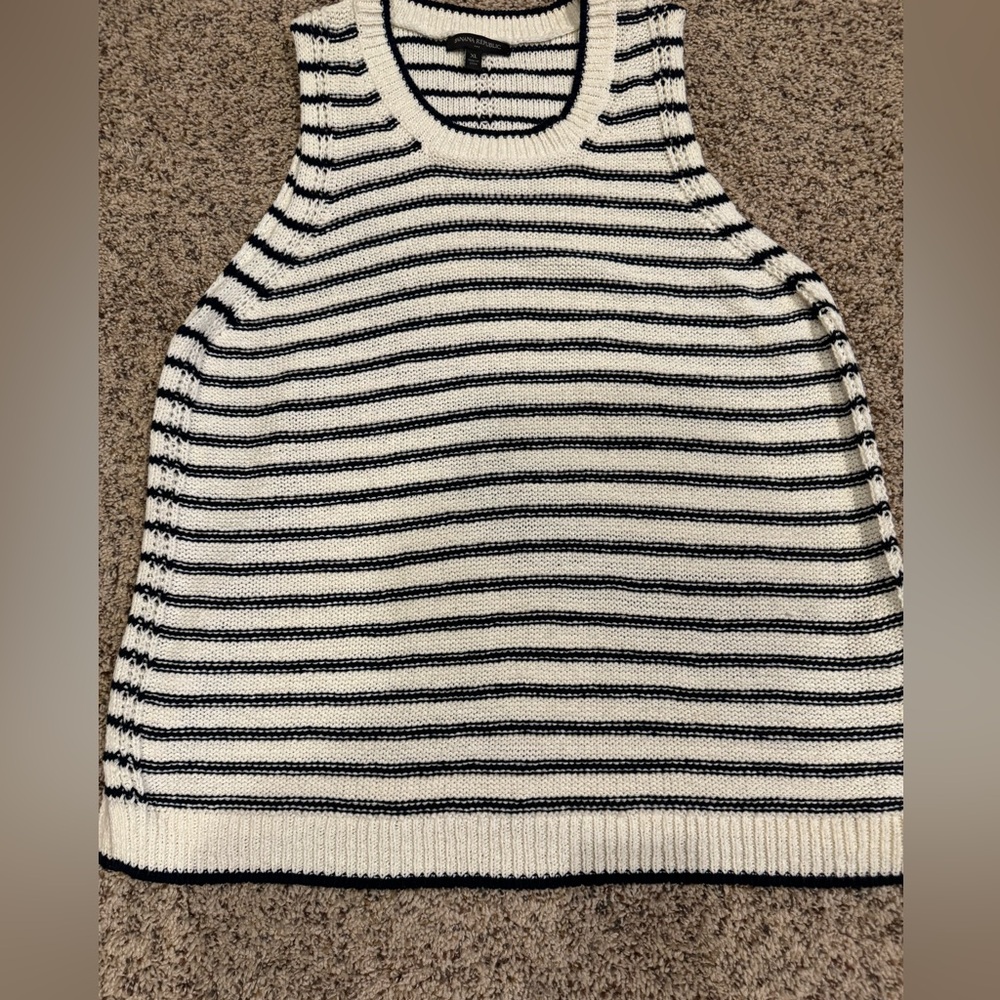 Banana Republic size XL knit sleeveless black and white top